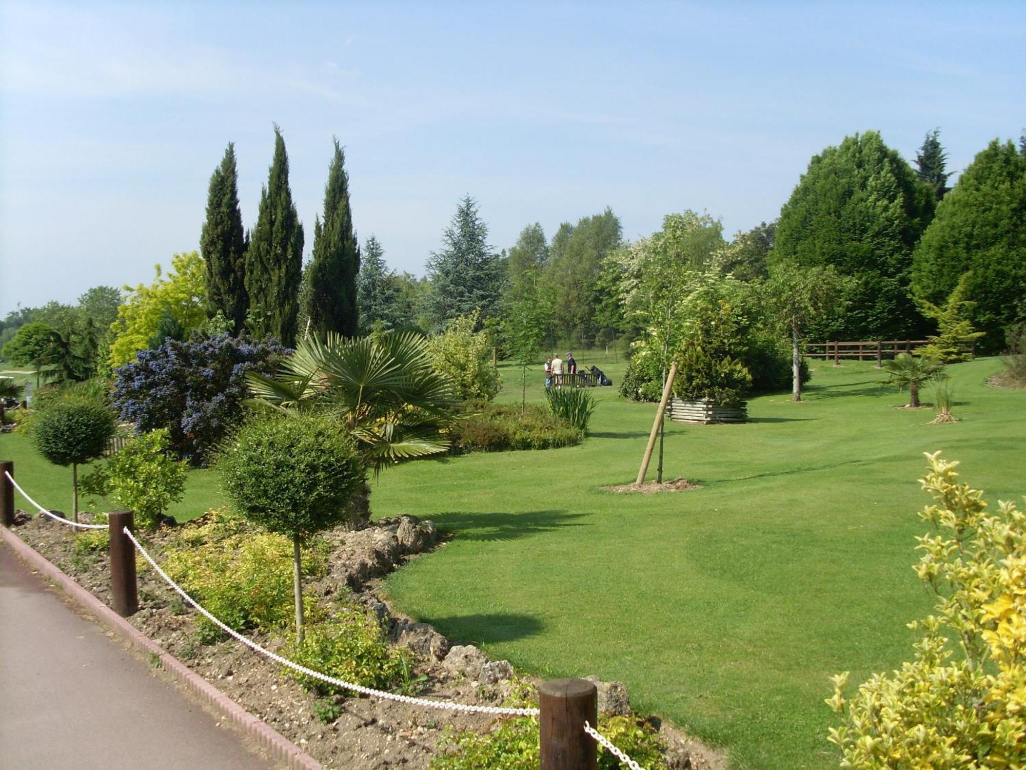 Hotel Abbaye Du Golf De Lesigny Экстерьер фото