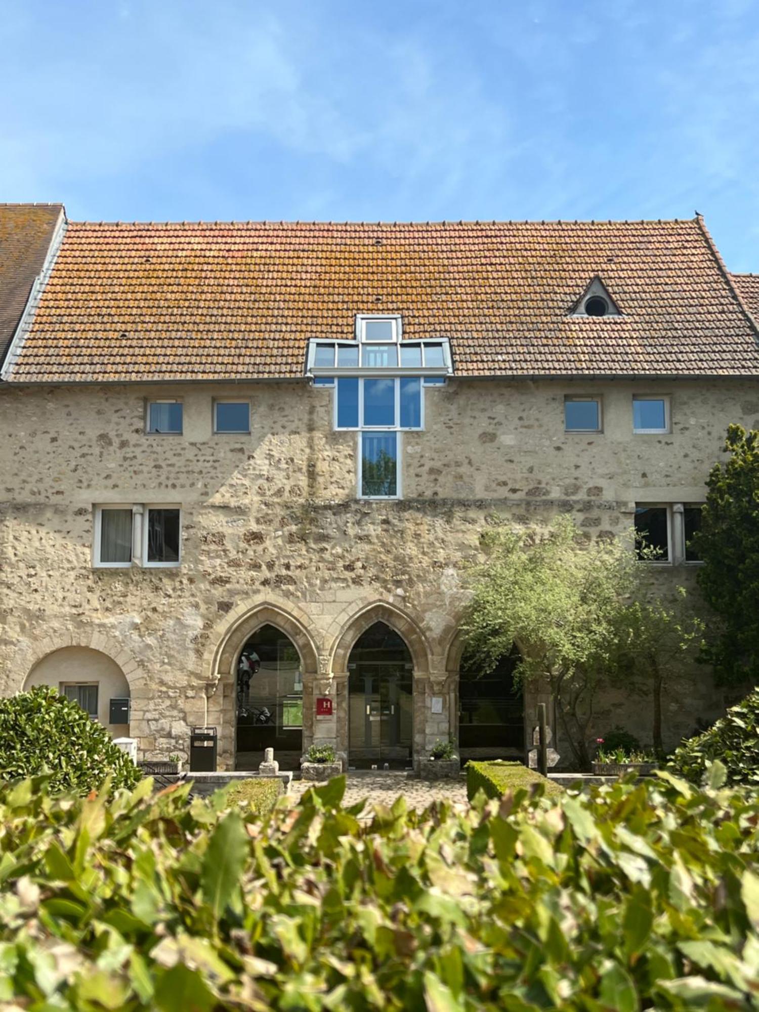 Hotel Abbaye Du Golf De Lesigny Экстерьер фото